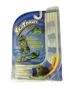 SkaZooms Sarge con casco e tavola raccoglili tutti i bambini giocattolo età 7+ by JAX LTD - Foto 1 di 4