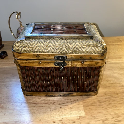 VINTAGE BASKET WICKER RATTAN SEWING  BRASS DETAILS AND CLASP BOHO 9”x 7”x6” Cover