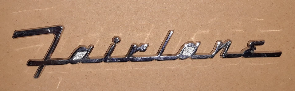 Ford Fairlane 1955 escritura en tapa del maletero Foto 1 de 1