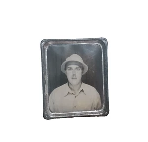 Vintage Dour Faced Man with Cool Hat PHOTOMATIC PHOTOBOOTH snapshot photo - Afbeelding 1 van 2