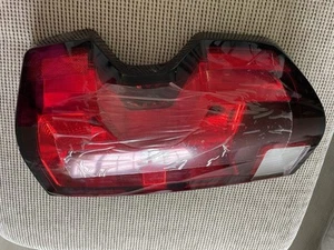 Genuine GM 85651743 LAMP ASM-RR BODY STRUCTURE STOP RIGHT SIDE - Picture 1 of 8