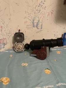 Disney Piratas del Caribe Pirata Juguete Lanzador de Cañones y 1 Walkie Brújula - Imagen 1 de 7