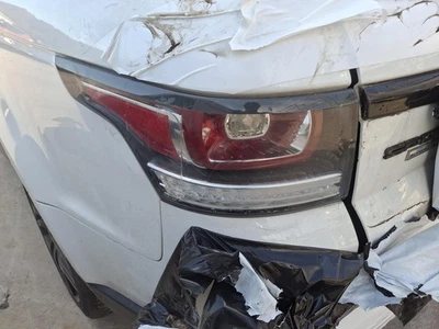 Conjunto de luz trasera izquierda usado se adapta a: Land Rover Range Rover Sport Quarter Mo 2015 Foto 1 de 4