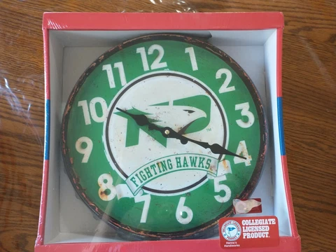 Hawk I Collectable Bottle Cap Clock, NIB, SEALED! U of I, (Iowa) UNIQUE! Cover