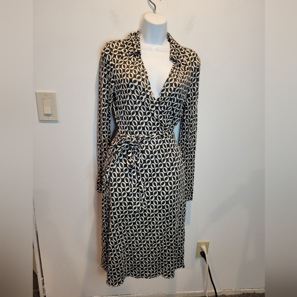 オールインワン・サロペット Diane Von Furstenberg Geometric Print Midi Chemisier Dress Diane von Furstenberg Midi Geometric Wrap Dresses for sale