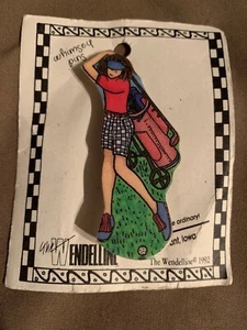1992 The Wendelline laminierte Frau Golfer Anstecknadel Brosche - Bild 1 von 1