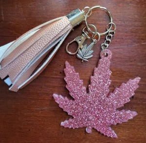 Nuevo llavero de resina de hoja de arce borla dije langosta canibus olla hecha a mano rosa - Imagen 1 de 3