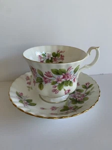 Royal Albert Bone China England Tea Cup & Saucer Set Mayflower- Vintage - Picture 1 of 11