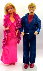 Muñeca Barbie superestrella 1976 #9720 vintage con vestido boa y superestrella Ken en traje - Imagen 1 de 9