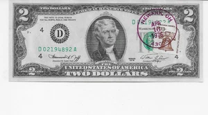 1976 $2 Federal Reserve Note FIRST DAY ISSUE Newark, Ohio W/ Stamps UNC. - Picture 1 of 2