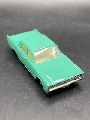 Matchbox Lesney #31 Light Green Lincoln Continental Vintage Collectible Toy Car - Image 1 of 4