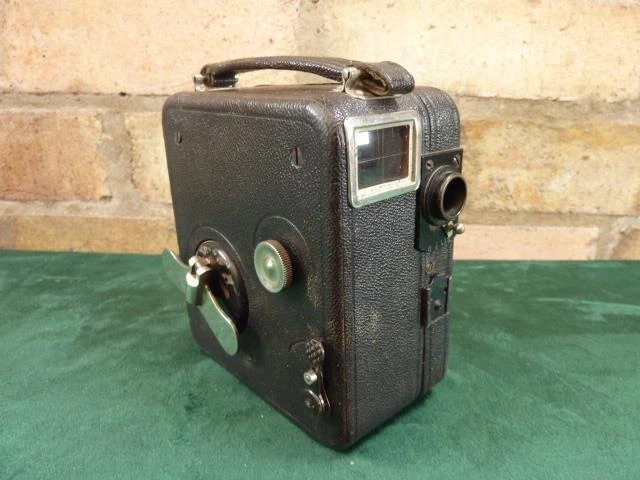 Un bonito pathescopio vintage tipo H Baby Cine 9,5 mm cámara de película Foto 1 de 1