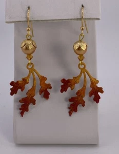 Eichenblatt Ohrringe handbemalt mit goldfarbenen Swarovski Glasperlen Herbstschmuck - Bild 1 von 6