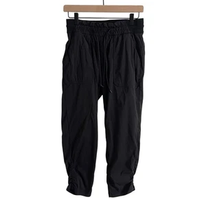 Lululemon Beyond the Studio Crop in Black Size 6 - Picture 1 of 13