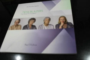 MINT 2011 TRAILBLAZERS AUSTRALIAN LEGENDS OF THE EQUALITY BOOK + STAMP SET - Picture 1 of 4