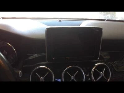Pantalla de infoentretenimiento central delantera usada se adapta a: Mercedes-benz Mercedes cla-cla 2014 Foto 1 de 4