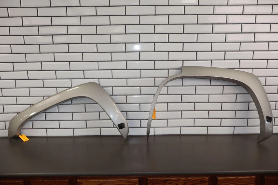 04-06 Chevy Tahoe Z71 OEM lado izquierdo (delantero/trasero) kit de acampanado (abedul plateado 59U) Foto 1 de 4