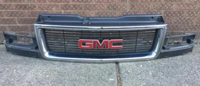 1995-2005 GMC Safari Van Used OEM Front Gray & Chrome Deluxe Grille Assembly - Image 1 of 4