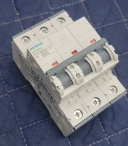 Circuit Breaker 5SY6306-7 3pole 6Amp Genuine SIEMENS -NEW-Beware of China Fakes! - Picture 1 of 8
