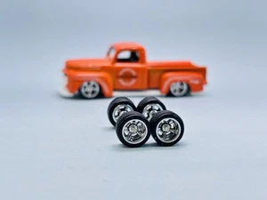 R121 Hot Wheels 1/64 Set 5 Speichen Chrom 10mm, Medium Real Riders, Gummireifen - Bild 1 von 7