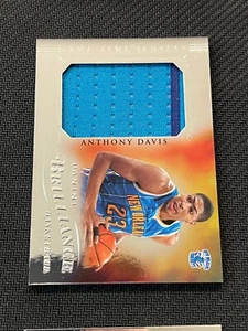 2012-13 Panini Brilliance Game Time Relic Jerseys #72 Anthony Davis RC - Bild 1 von 2