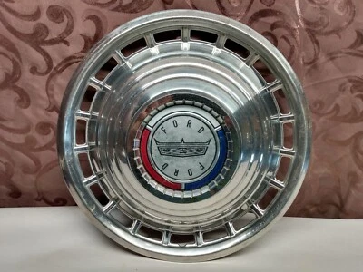 Ford Galaxie 500 1963 y sedán Country ~ cubierta de rueda tapacubos de 14" ~ C3AZ-1130-B Foto 1 de 4