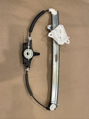 Nueva base de brazo de ventana izquierda genuina OEM Mazda BHN9-59-590 || 2014 - 2016 Mazda3 Foto 1 de 4