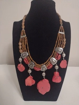 Chicos Faux Red Coral Stone & Wood Bead Bib  Necklace Tribal Boho Southwestern  - Изображение 1 из 4