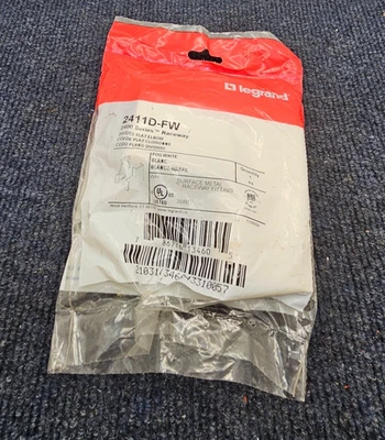 Ajuste de codo plano dividido LEGRAND 2411D-FW: serie 2400 Raceway Foto 1 de 4