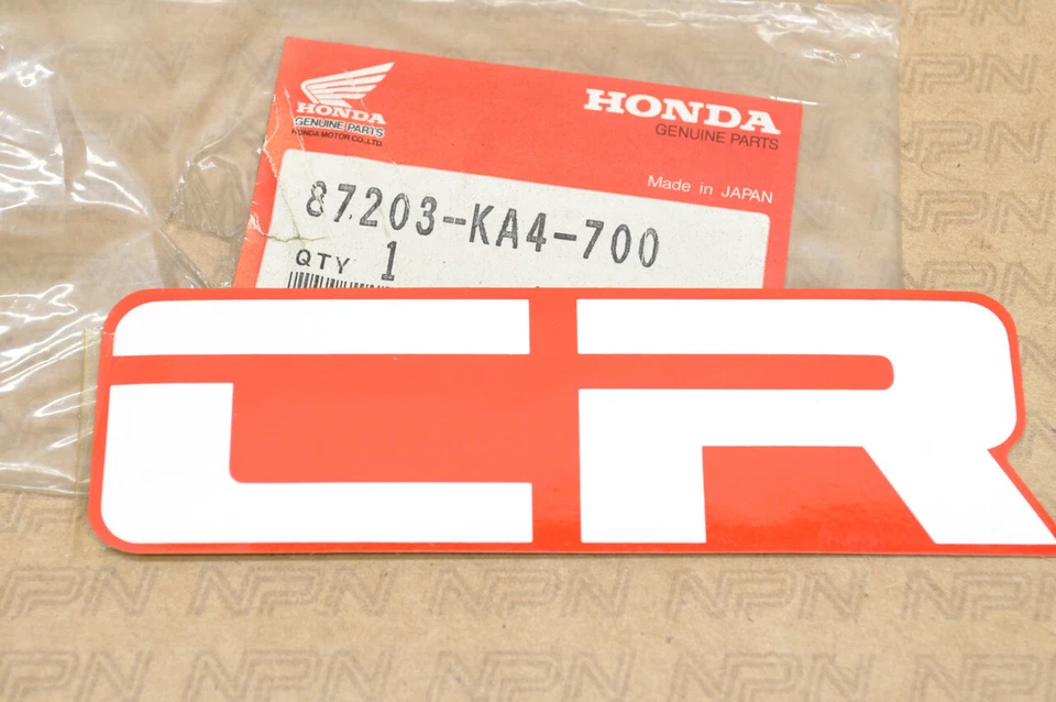 Nuevo de Lote Antiguo Honda CR125 R CR250 R CR480 R CR80 R Cubierta Lateral Emblema Calcomanía 87203-KA4-700 Foto 1 de 1