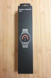 Samsung Galaxy Watch 5 Pro - SM-R925F - Gris titane - Photo 1 sur 3
