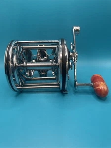 Vintage Penn 3/0 Black Senator Conventional Reel - Picture 1 of 6
