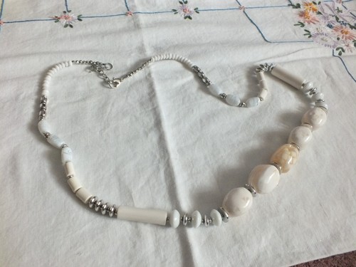 OFF WHITE Bellissima Collana Tono Argento Marmorizzato Bianco Off White Perline 30 32" Lunga 3 4" Wi