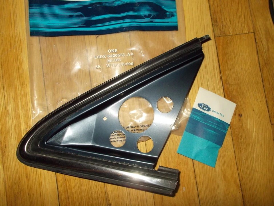 FORD TAURUS 1986-1988 PUERTA DELANTERA VENTANA MOLDURA LH E6DZ-5420551-AA Nuevo de Lote Antiguo Foto 1 de 1