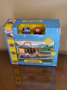 2009 THOMAS & FRIENDS TAKE ALONG TIDMOUTH SHEDS Remises Tidmouth New! - Picture 1 of 4