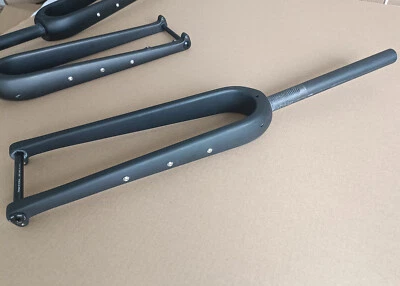 700C Carbon fiber Road Gravel Bike Fork 1 1/8 Disc Brake Thru axle Fork -defects - Image 1 of 4