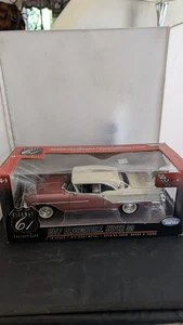 HIGHWAY 61 1957 OLDSMOBILE SUPER 88 SCALE 1:18 DIECAST 50446 - Picture 1 of 7