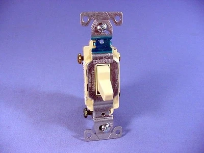 Interruptor de luz de parede Cooper Ivory grau comercial 3 vias 15A a granel CS315V - Imagem 1 de 4