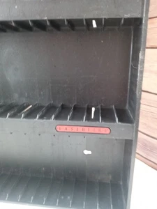 Laserline Cassette Tape Storage Rack AC100 - PARTS/REPAIR - Cracks on Both Sides - Imagen 1 de 8
