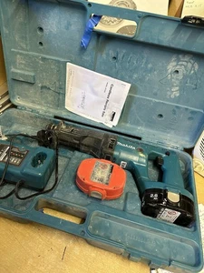 Makita JR180D Cordless Reciprocating Saw Missing End - Picture 1 of 11