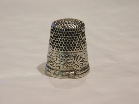 (46B) Sterling Silver Sewing Thimble Cover