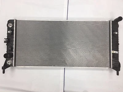 Conjunto de radiador TYC 13326 para Chevrolet Impala 3,6 L V6 modelos 2012-2016 Foto 1 de 2