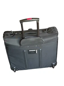 Valigia bagaglio Atlantic nera in nylon con ruote misura 24”x22”x9” - Foto 1 di 24