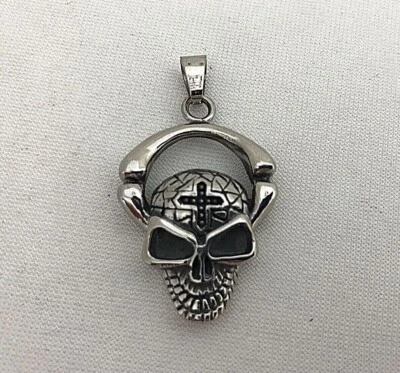 Colgante de huesos con cabeza de calavera de acero inoxidable Foto 1 de 3