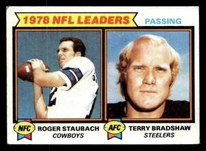 1979 Topps 1978 NFL Leaders: Passing (Roger Staubach / Terry Bradshaw) #1 en muy buena condición - Imagen 1 de 2