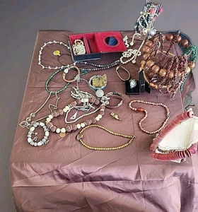 Schmuck UHREN KETTEN UHREN Perlen Konvolut Nachlass Speicherfund Edelsteine? - Bild 1 von 13