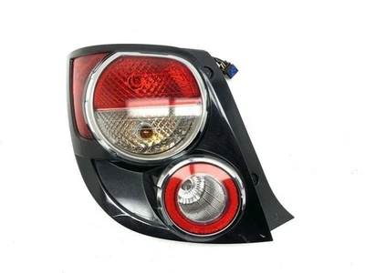 左驱动侧尾灯适用于 2012 - 2016 雪佛兰 Sonic Hatchback 82930 — 第 1/4 张图片