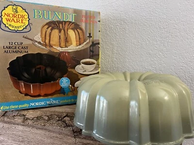 De colección MCM Nordic Ware Acanalado Grande Colorido Sartén Aguacate Verde Teflón 12 Tazas Fundido Raro Foto 1 de 4