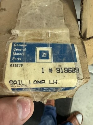 85-90 Oldsmobile 98 Regency Brougham Opera Light LH Nuevo Antiguo Stock 919689 COMO NUEVO Foto 1 de 4