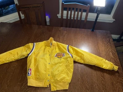 Chaqueta Abrigo Jersey LOS ANGELES LAKERS De Colección Años 80 90 STARTER Dorado M Hecho en EE. UU. Foto 1 de 4